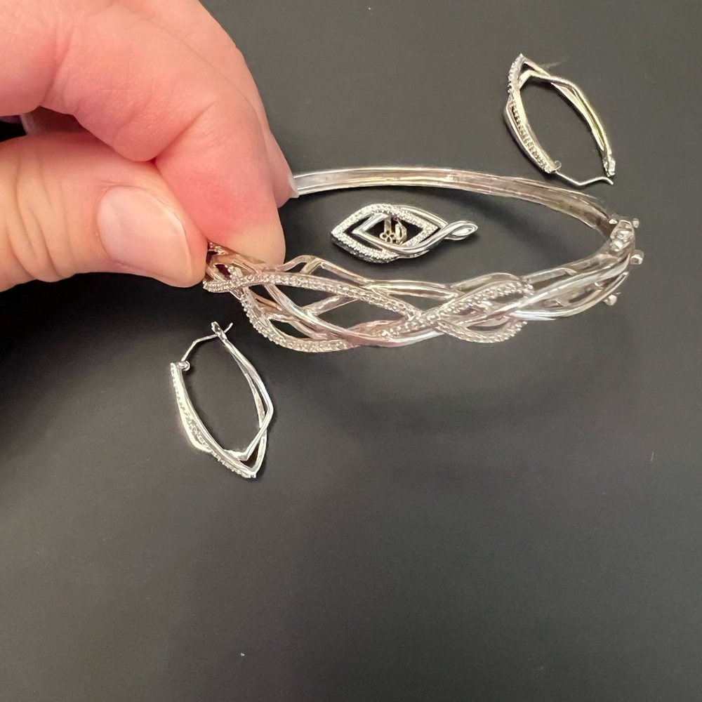 Earrings, bracelet & pendant